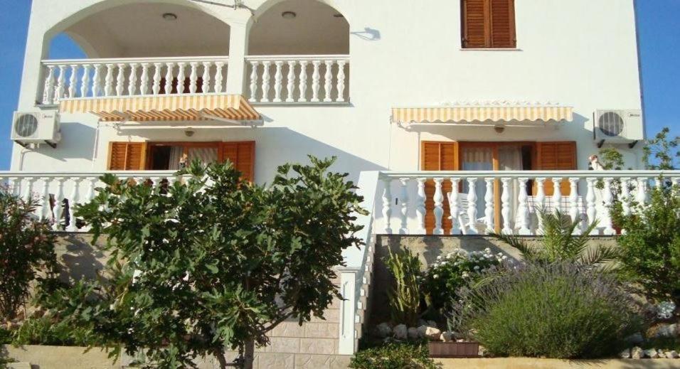 Apartment In Kustici With Balcony, Wifi, Washing Machine Exterior foto