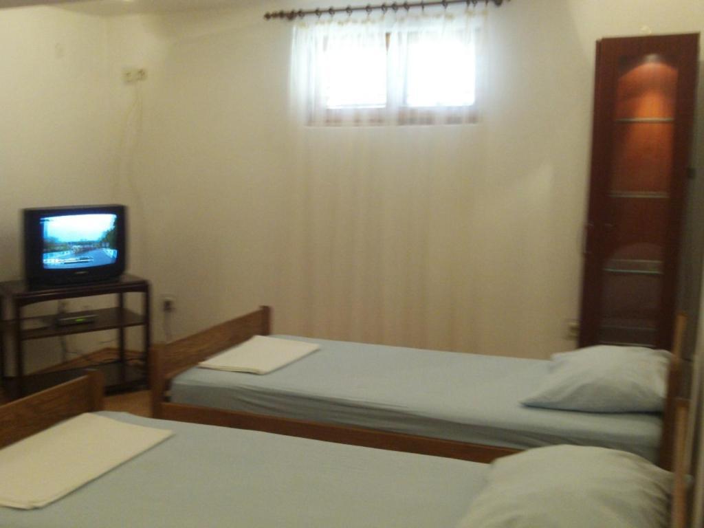 Apartment In Kustici With Balcony, Wifi, Washing Machine Exterior foto